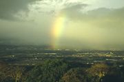 Regenbogen vor dem Vulkan Poas (von Wolken verdeckt)
